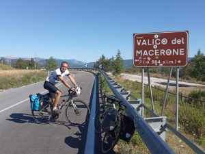 Ander Izagirre, el periodista que hizo literatura con el Tour y el Giro