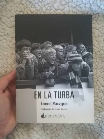 Portada de En la turba