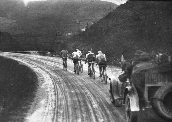 Una jornada de la Milán-San Remo, que clasifica como una de las etapas más duras en la historia del ciclismo.