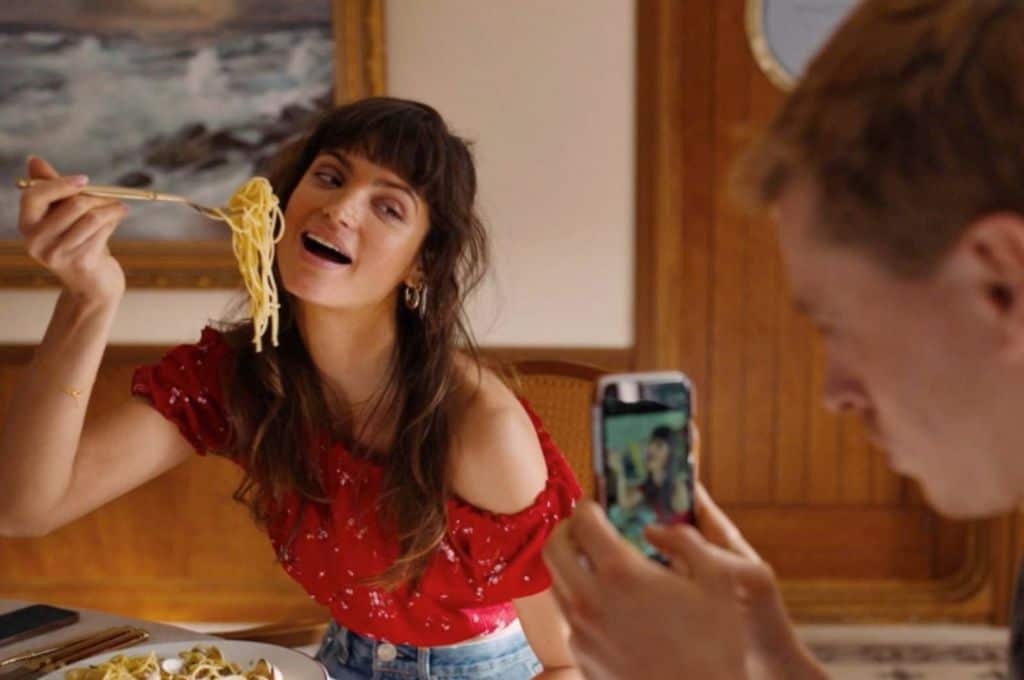 Escena de El triángulo de la tristeza