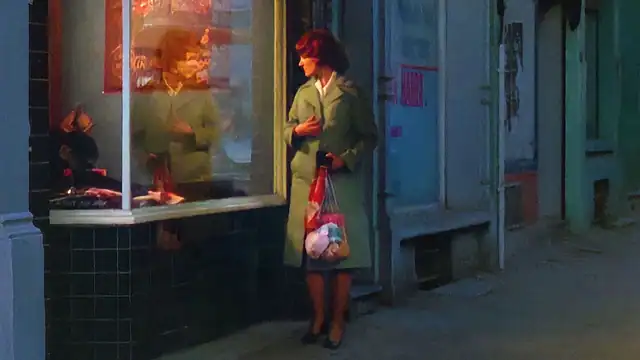 Jeanne Dielman, de Chantal Akerman, frente a una vitrina iluminada en su cocina