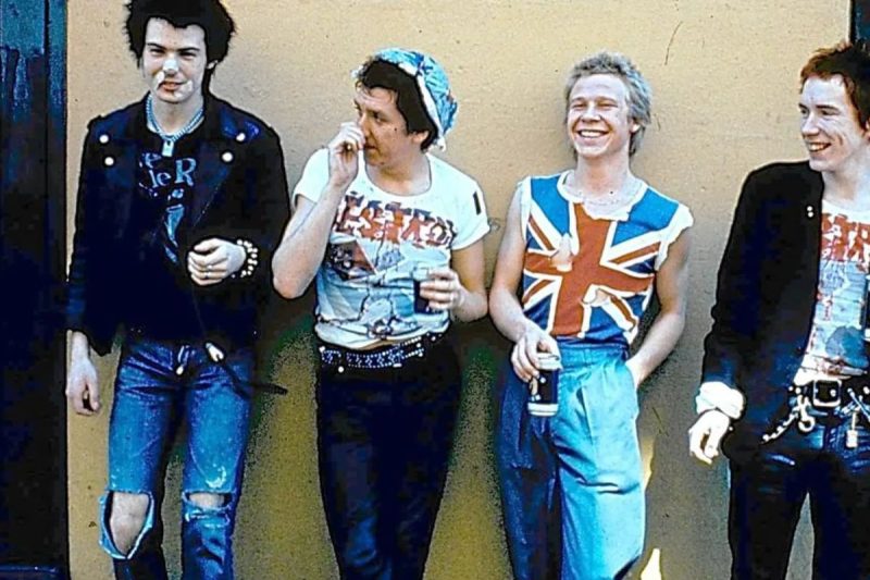 Portadas de libros punk apiladas