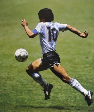 Diego Maradona en el artículo «Maradona era de octubre»