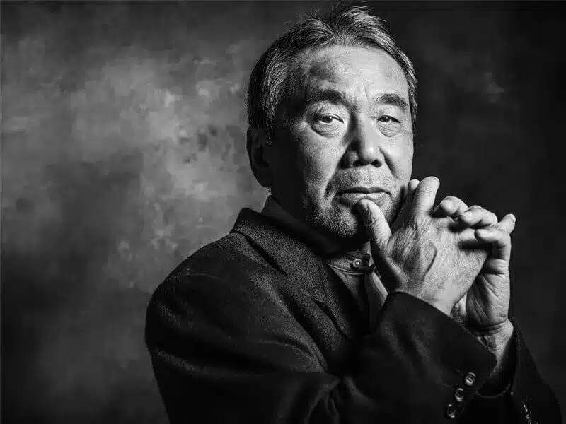 Retrato de Haruki Murakami, escritor influido por la novela negra de Chandler