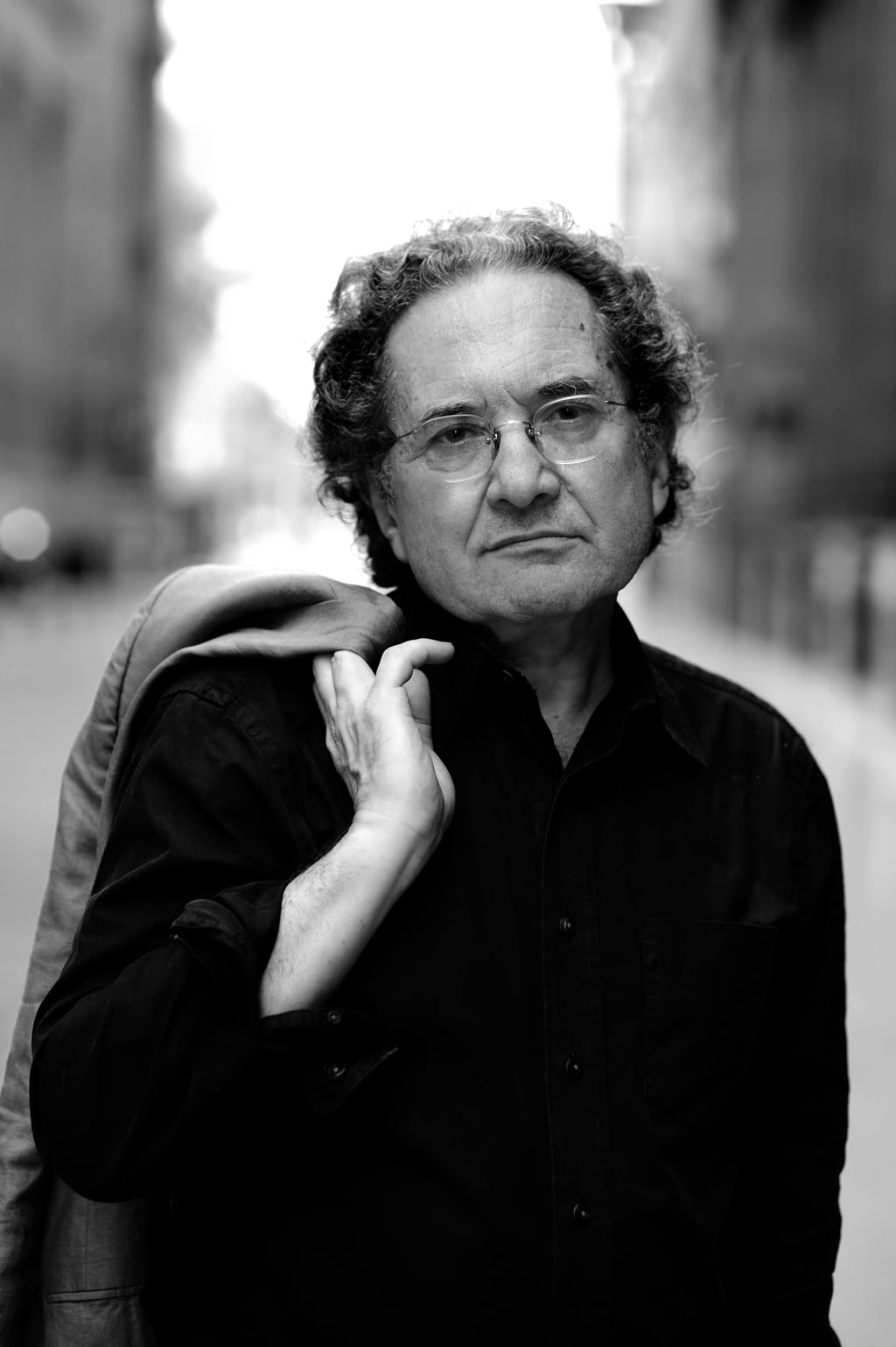 Retrato de Ricardo Piglia, crítico y escritor fascinado por la novela policial