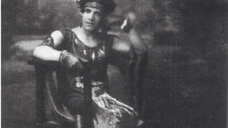 Álvaro Echavarría vestido de mujer, fotografiado por Benjamín de la Calle en 1927