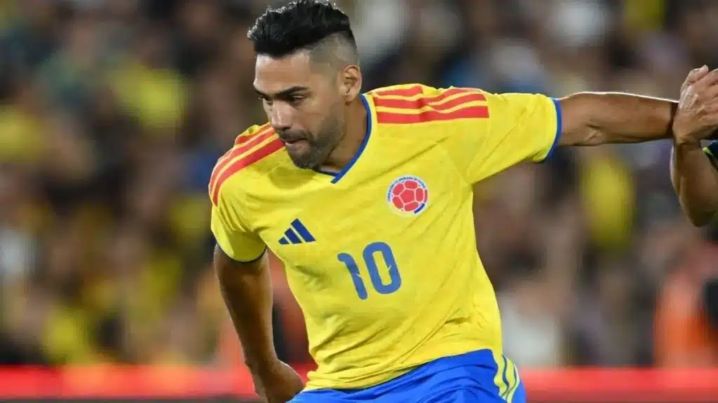 Radamel Falcao García con la camiseta número 10 de la Selección Colombia